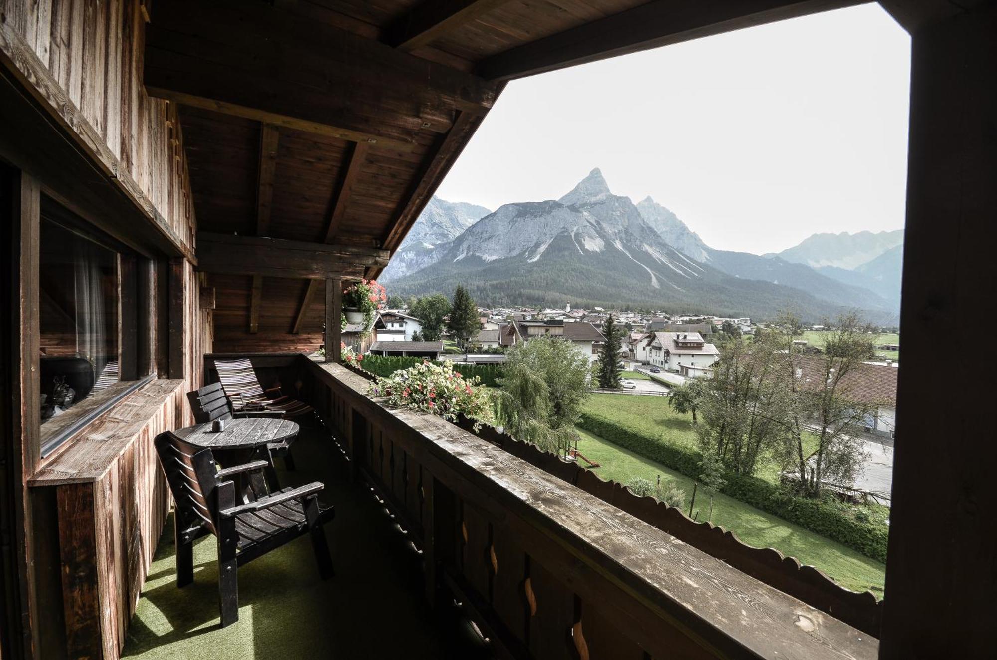 Hotel Ehrwalderhof Exteriör bild